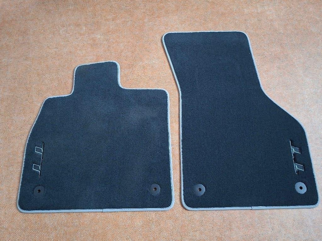 Originele z.g.a.n. Audi TT MK3 8S zomer + winter mattenset., Auto diversen, Ophalen, Zo goed als nieuw