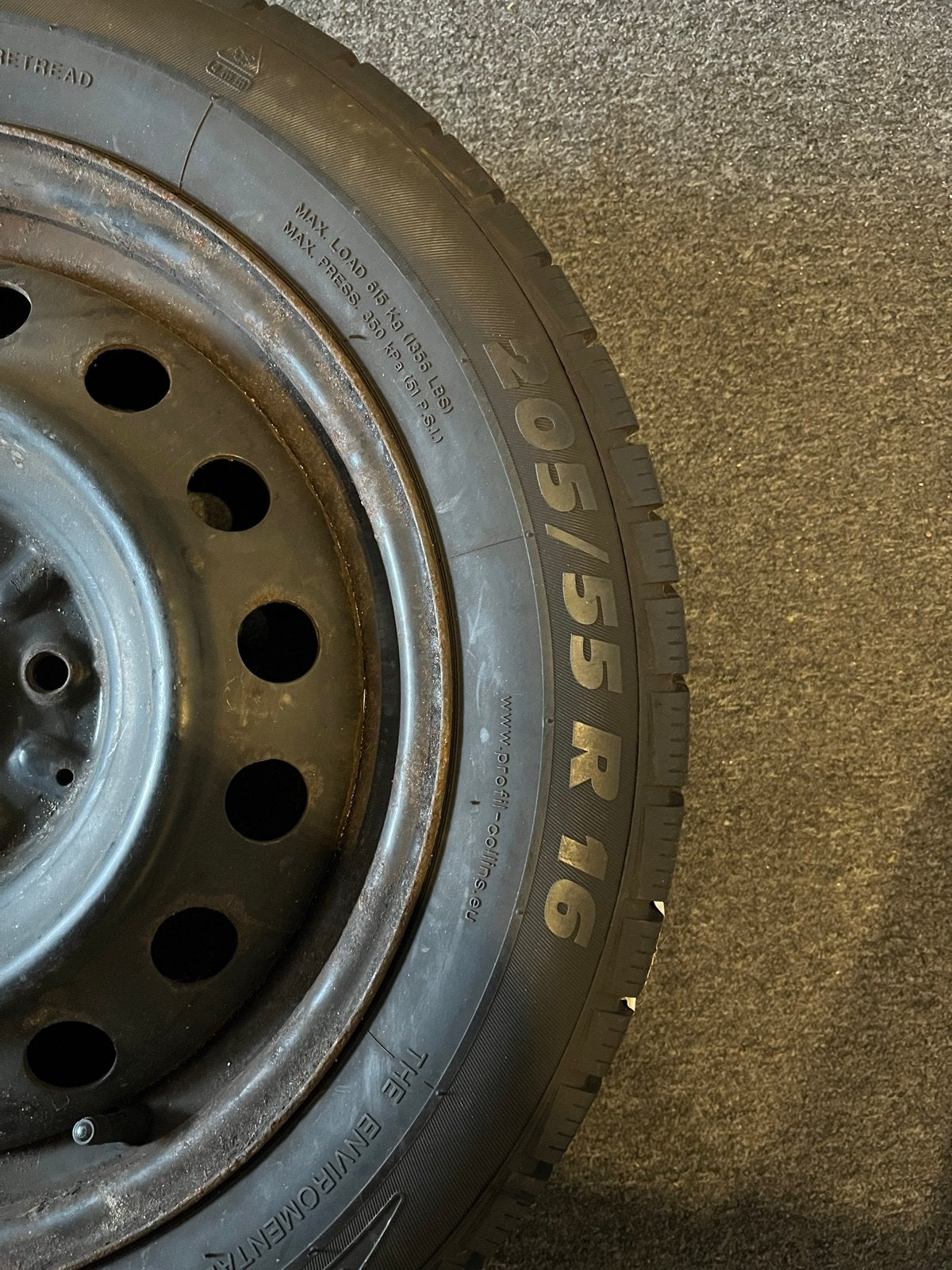 4 Winterbanden met stalen velg - 205/55 R16 en 4 zonder velg, Auto-onderdelen, Banden en Velgen, Ophalen, Gebruikt, 16 inch, Banden en Velgen