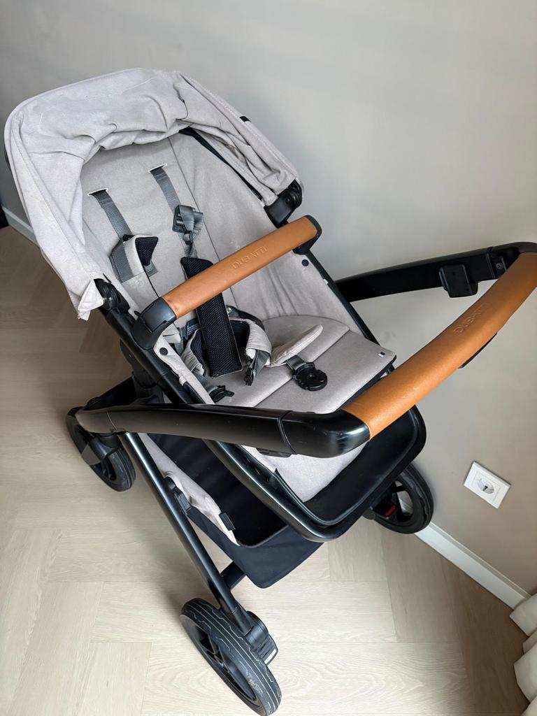 Dubatti Two 2-in-1 kinderwagen – Zwart met Soft Taupe, Kinderen en Baby's, Buggy's, Ophalen, Zo goed als nieuw, Zonnekap
