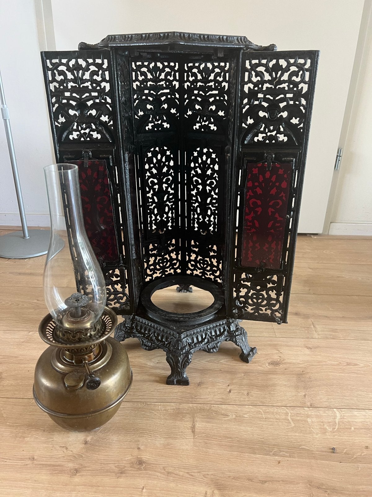 Antieke gietijzeren olielamp hoogte 57cm, Ophalen