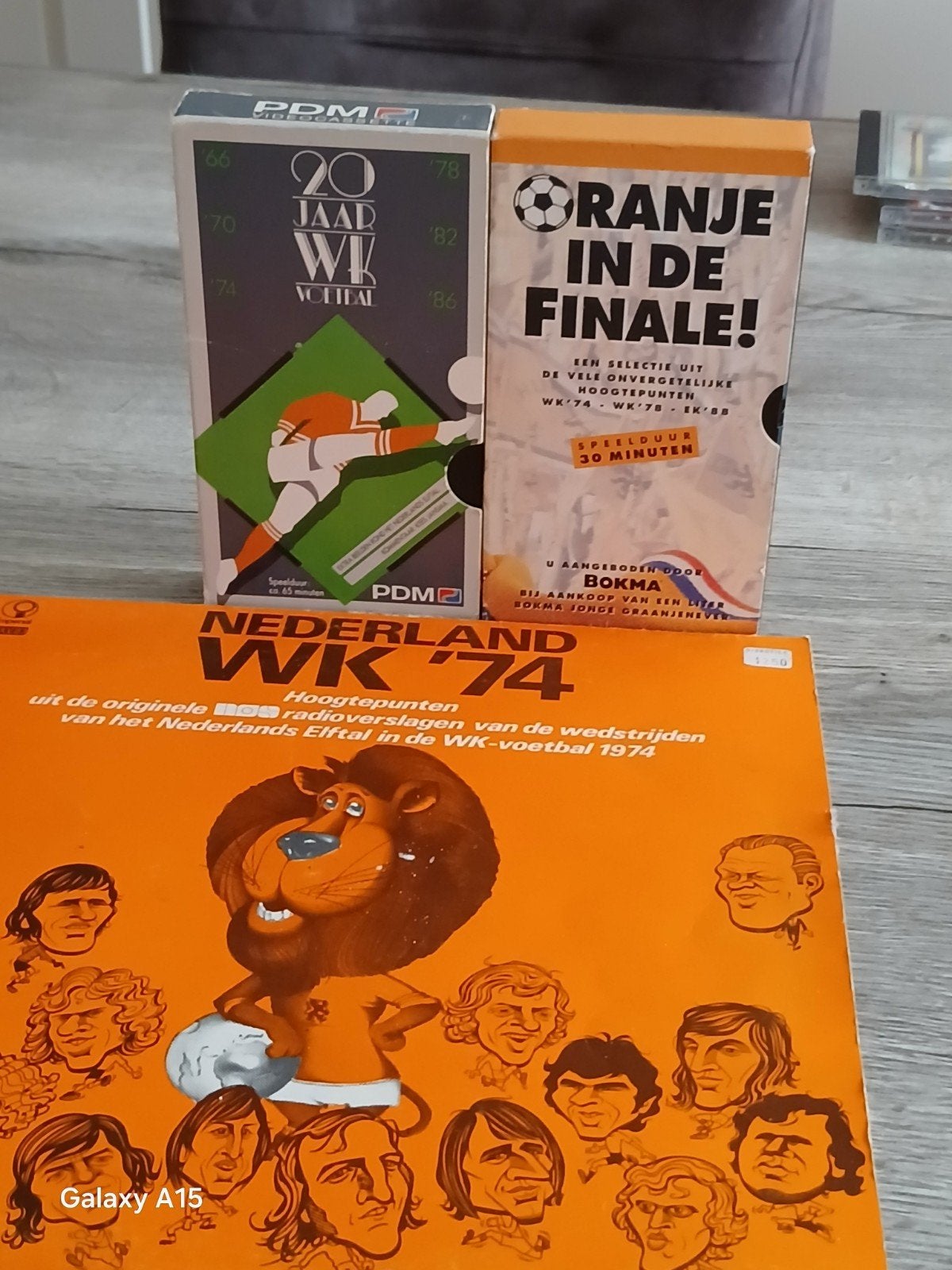 WK 1974 LP + 2 VHS banden: 20 Jaar WK Voetbal & Oranje, Film en Theater, Ophalen of Verzenden, Gebruikt, Album