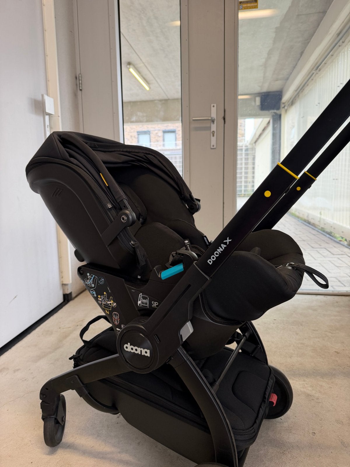 Doona X babywagen compleet met accessoires en isofix, Overige merken, Ophalen of Verzenden, Zo goed als nieuw, Combiwagen