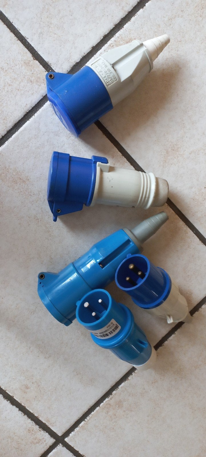 CEE stekkers camper 2 mannetjes en 3 vrouwtjes met deksel, Ophalen