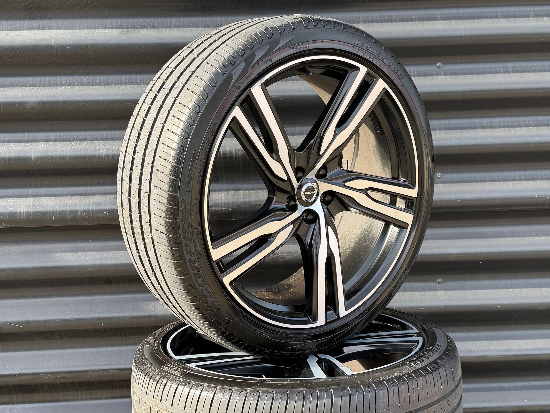 22 Orig  Volvo R Design velgen Xc90 T8 Pirelli banden, Gebruikt, -, -, Banden en Velgen