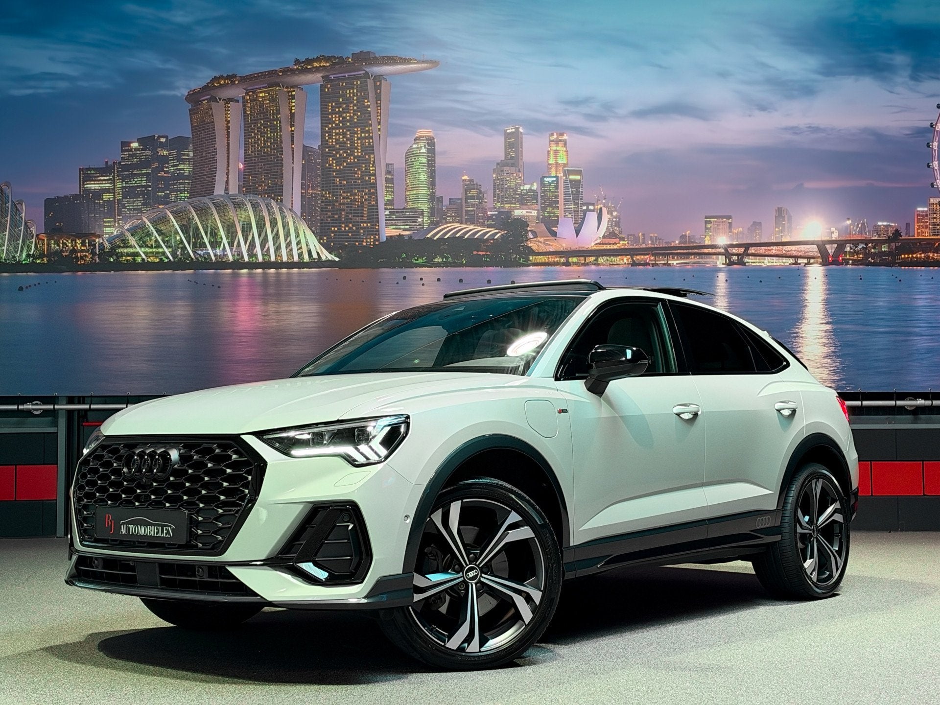 Foto 3 van Audi Q3 Sportback 45 TFSI e 3xS-Line TAURUS SILBER |B&o|MEMO