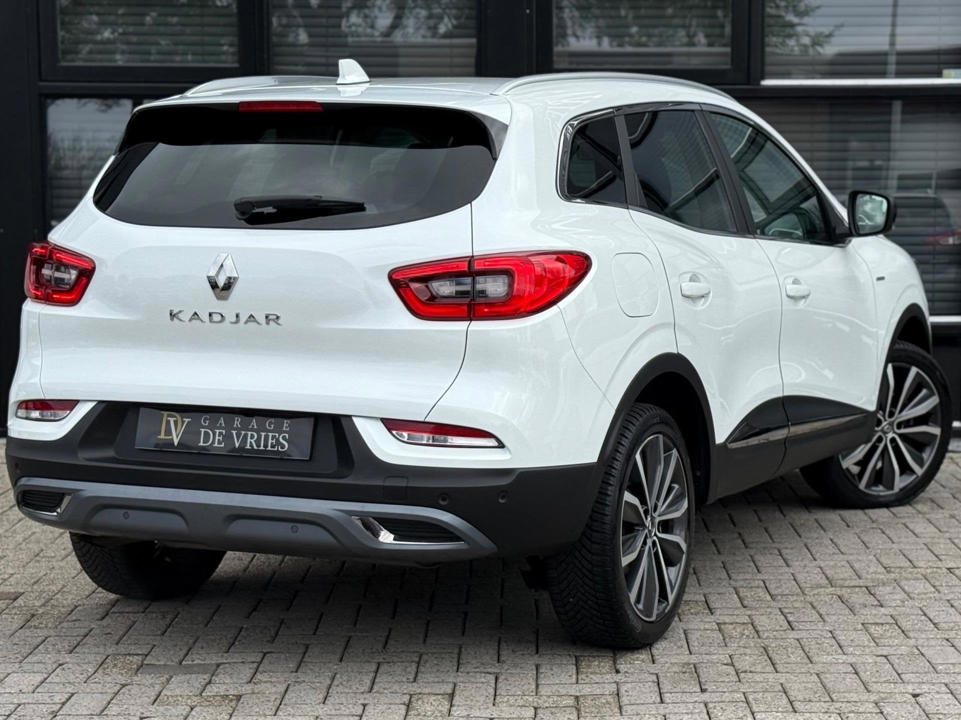 Renault Kadjar 1.3 TCe Automaat Bose Panoramadak 1500kg Trek, Auto's, Gebruikt, Zwart, 4 cilinders, Leder en Stof