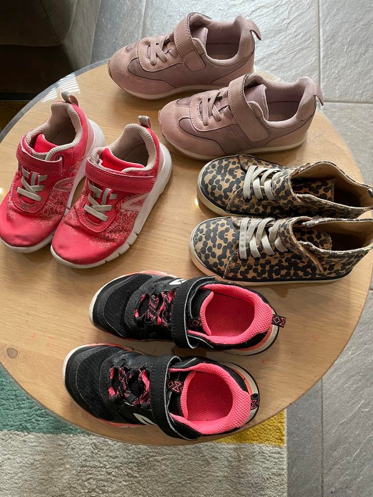 Selling Girls decathlon and H&M shoes., Ophalen of Verzenden, Zo goed als nieuw, Jongen of Meisje, Laarzen