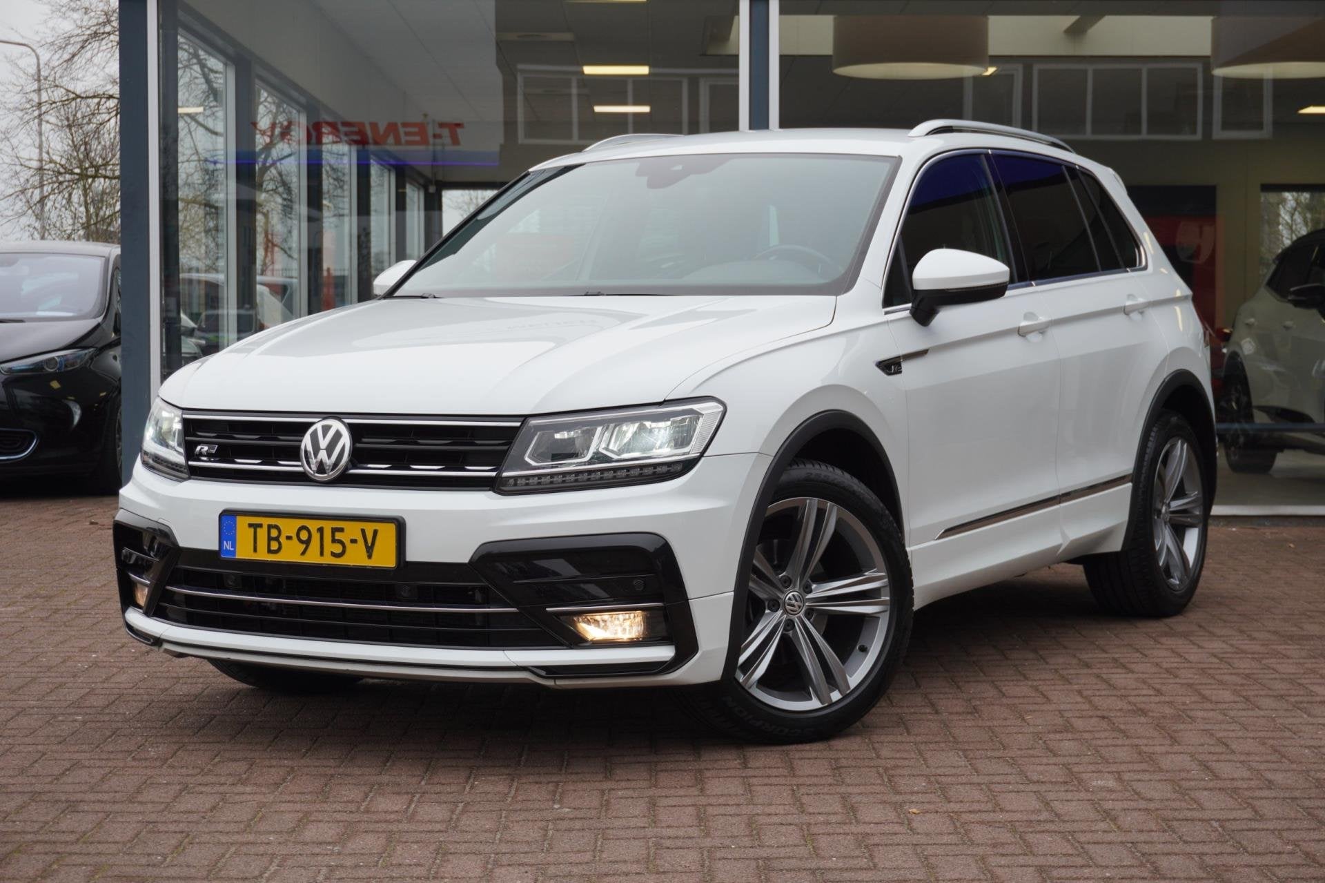 Volkswagen Tiguan 1.4 TSI ACT Highline Business R-Line Autom, Auto's, Dealer onderhouden, Euro 6, 4 cilinders, 150 pk
