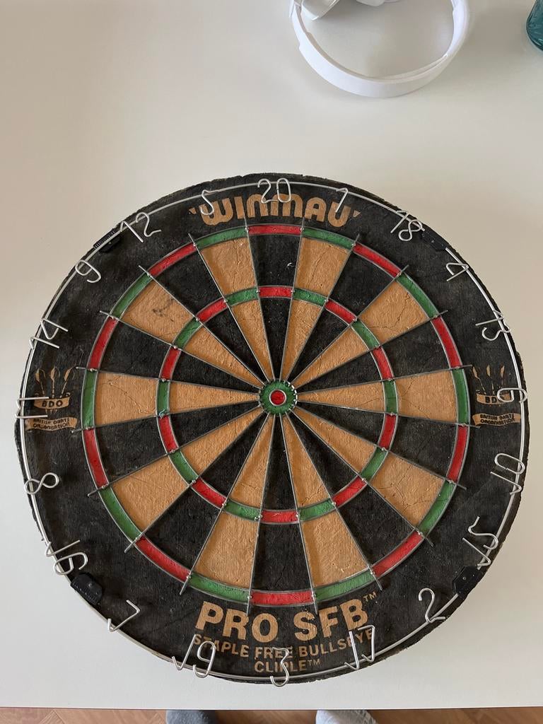 Winmau Pro SFB Dartbord - Gebruikt maar in goede staat, Sport en Fitness, Darts, Gebruikt, Dartbord, Ophalen