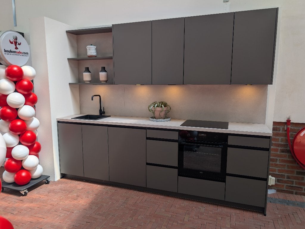 Showmodel keuken "Van Gogh Vulkaangrijs" *IN PRIJS VERLAAGD*, Huis en Inrichting, Ophalen, Enkelwandige keuken, Zo goed als nieuw