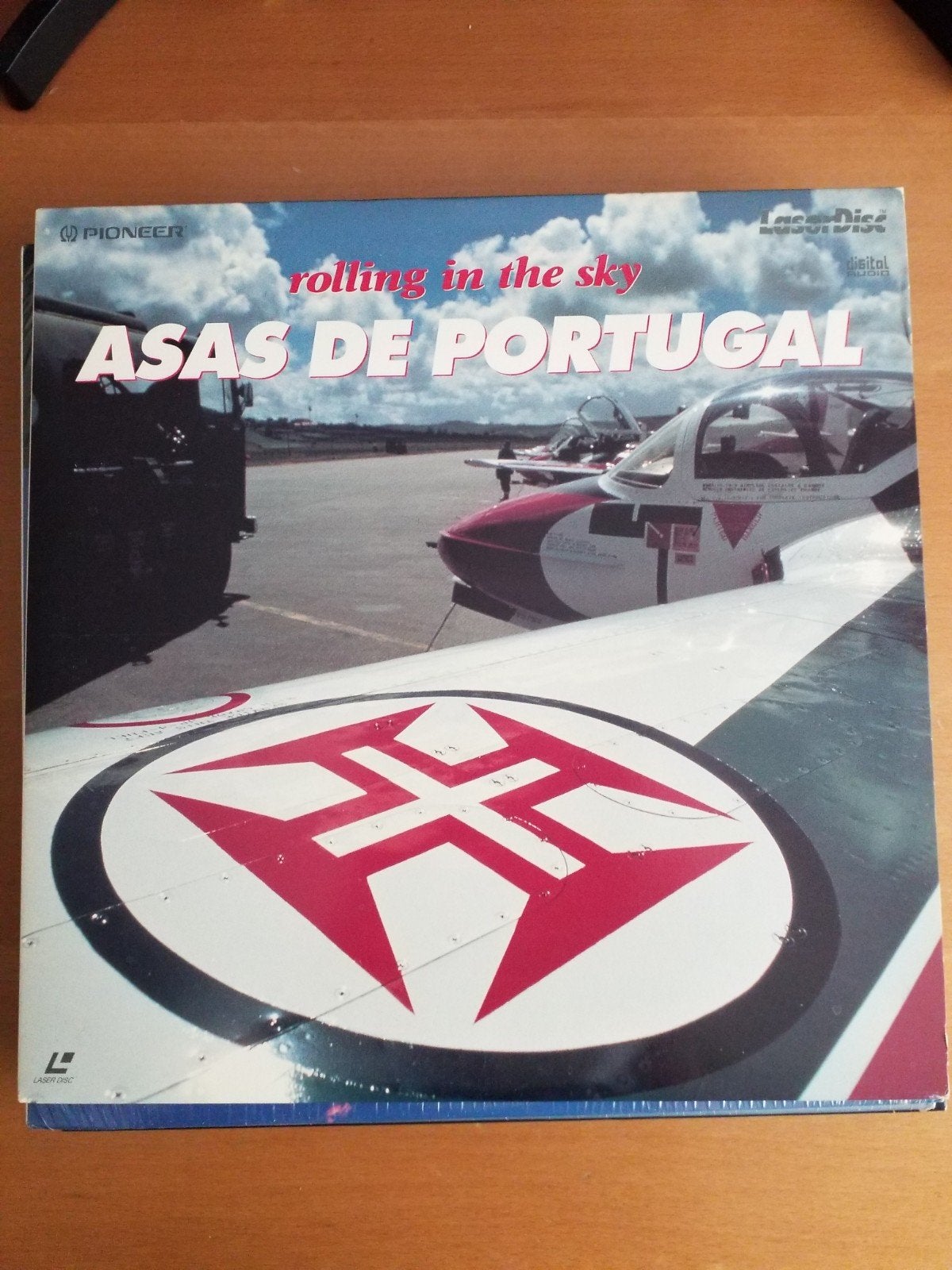 Asas de Portugal - Rolling in the Sky LaserDisc, Alle leeftijden, Ophalen of Verzenden, Gebruikt, Inclusief boekje
