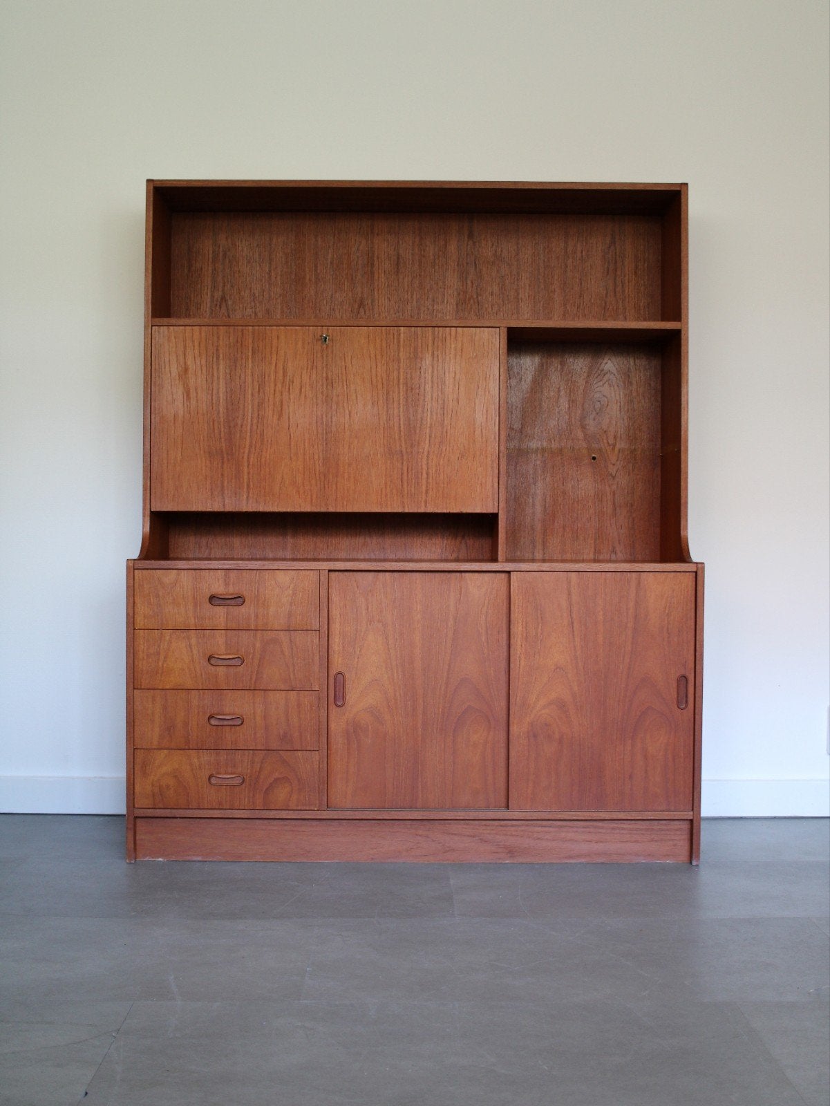 Vintage Deens wandmeubel in teak met secretaire, Huis en Inrichting, Kasten | Wandmeubels, Gebruikt, Ophalen of Verzenden, Minder dan 150 cm