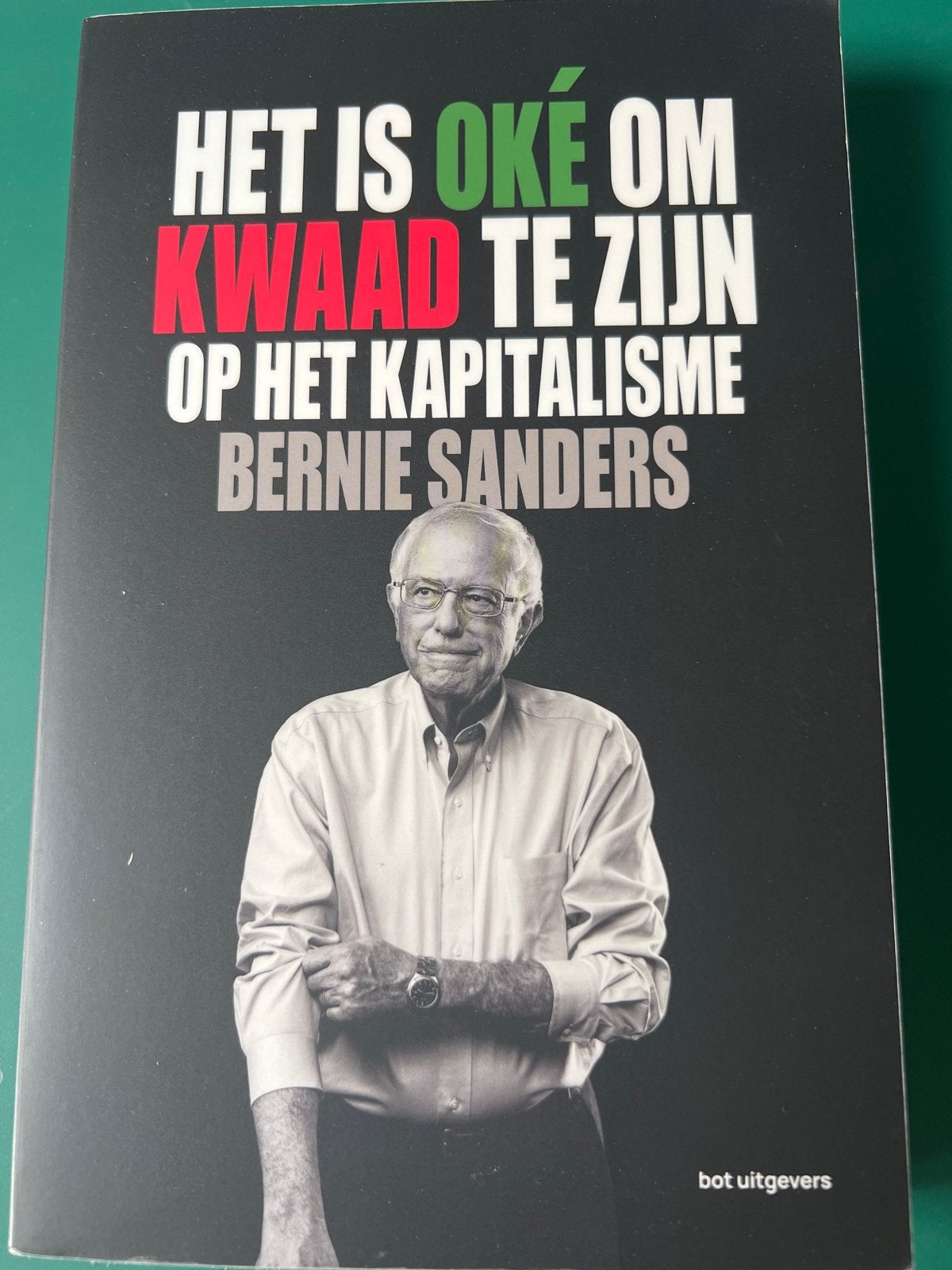 Het is oké om kwaad te zijn op het kapitalisme - Bernie Sand, Ophalen of Verzenden, Zo goed als nieuw, Politiek en Staatkunde