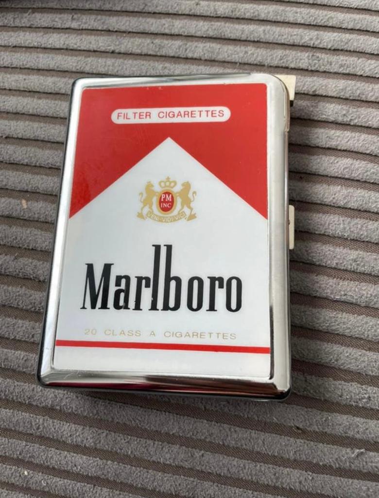 Vintage Marlboro sigaretten box met aansteker nieuw, Ophalen of Verzenden, Zo goed als nieuw, Aansteker