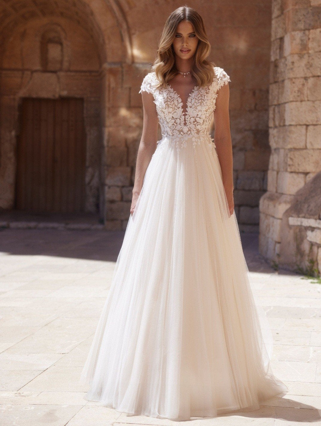 Nieuwe Bianco Evento trouwjurk Rozalia blush 3d kant tule, Ophalen of Verzenden, Nieuw, Wit, Trouwjurk