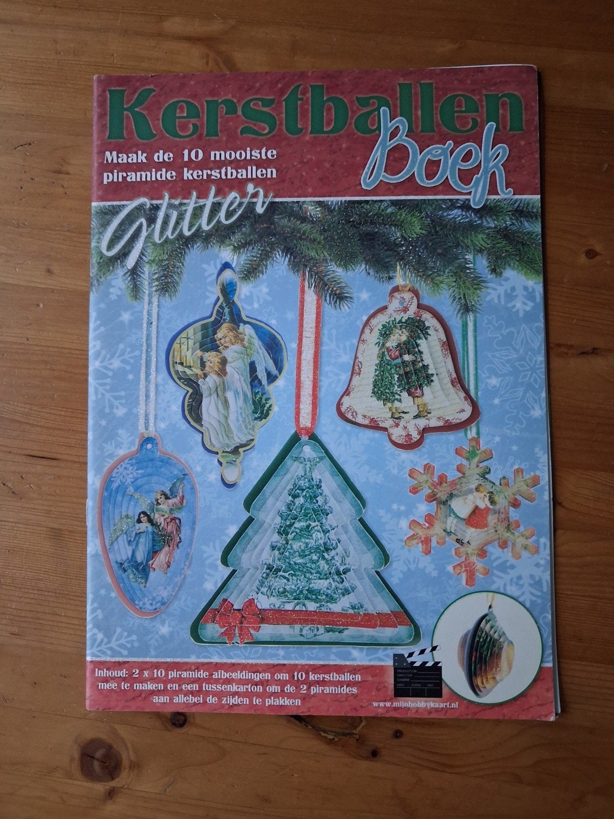 7 glitter  knipvellen om kerstballen of kaarten van maken., Ophalen of Verzenden, Kerst, Knipvel