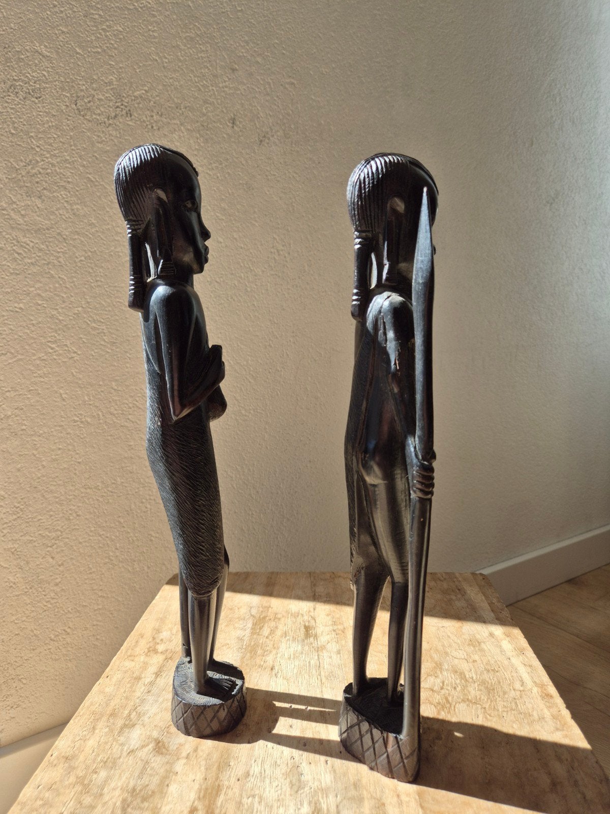 Afrikaans houtsnijwerk 2 beeldjes, setprijs, Overige onderwerpen, Houtsnijwerk, Ophalen of Verzenden, Handgemaakt