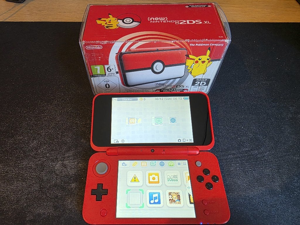 New Nintendo 2DS XL Poké Ball Edition + originele doos, Spelcomputers en Games, Spelcomputers | Nintendo 2DS en 3DS, Ophalen, 2DS XL