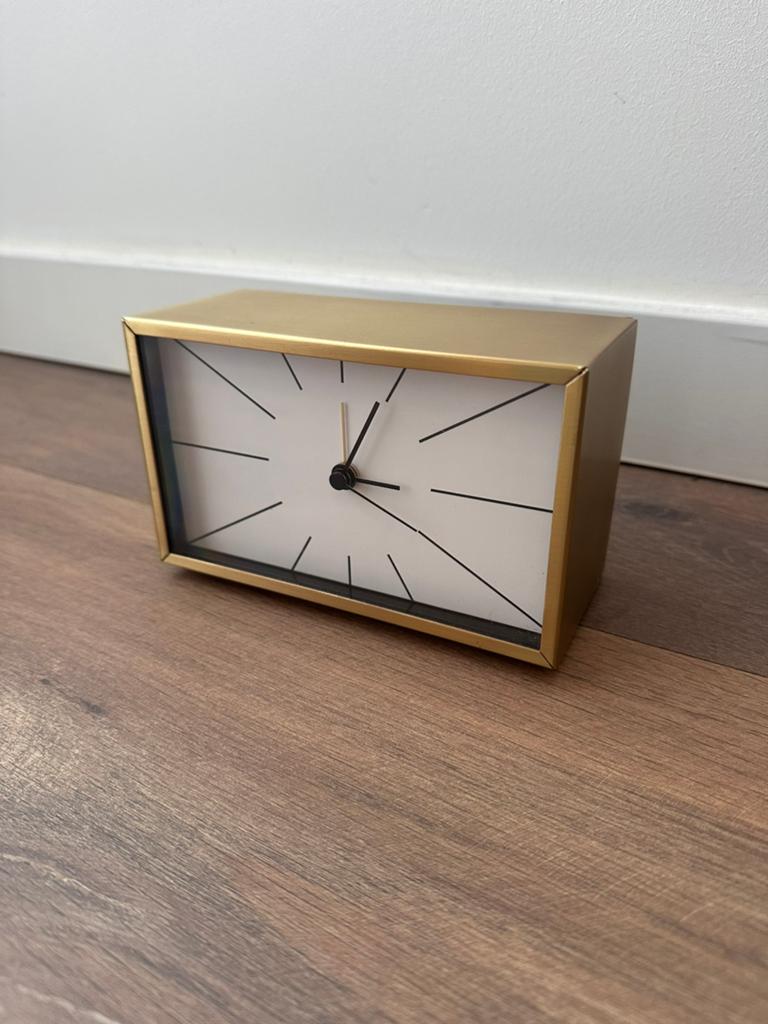 IKEA Myggjagare tafelklok – goud-messing, Ophalen of Verzenden, Zo goed als nieuw, Analoog, Wekker of Tafelklok