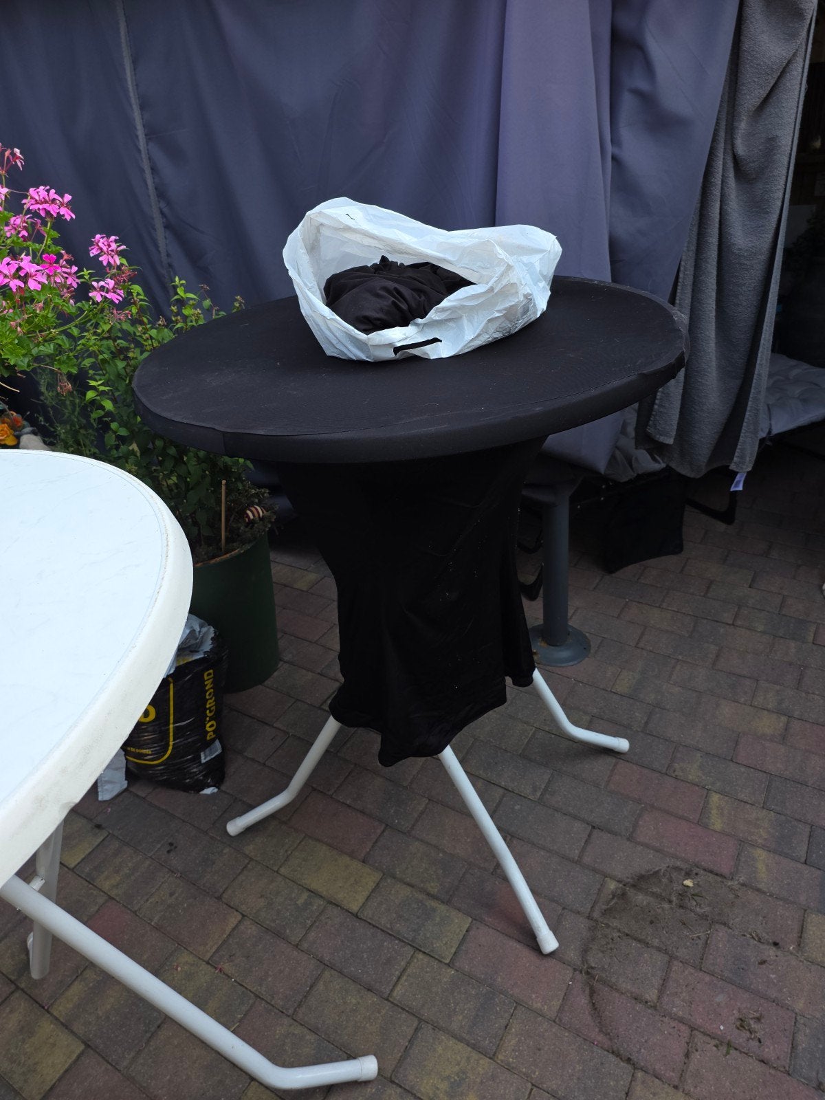 2 Statafels met hoezen - Ideaal voor feestjes!, Ophalen, Gebruikt, Rond, Metaal