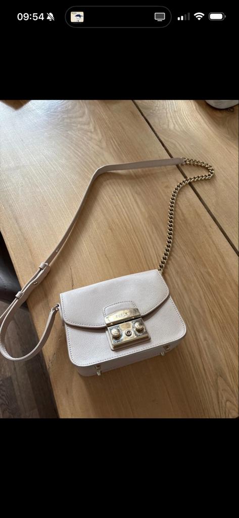 Furla Schoudertasje - Zo goed als nieuw, Sieraden, Tassen en Uiterlijk, Tassen | Damestassen, Ophalen of Verzenden, Gebruikt, Beige