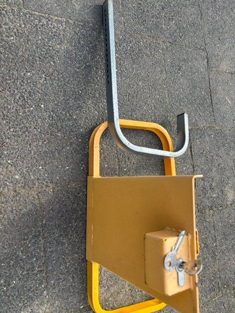 Parkeerbeugel met slot en sleutels, Ophalen, Gebruikt
