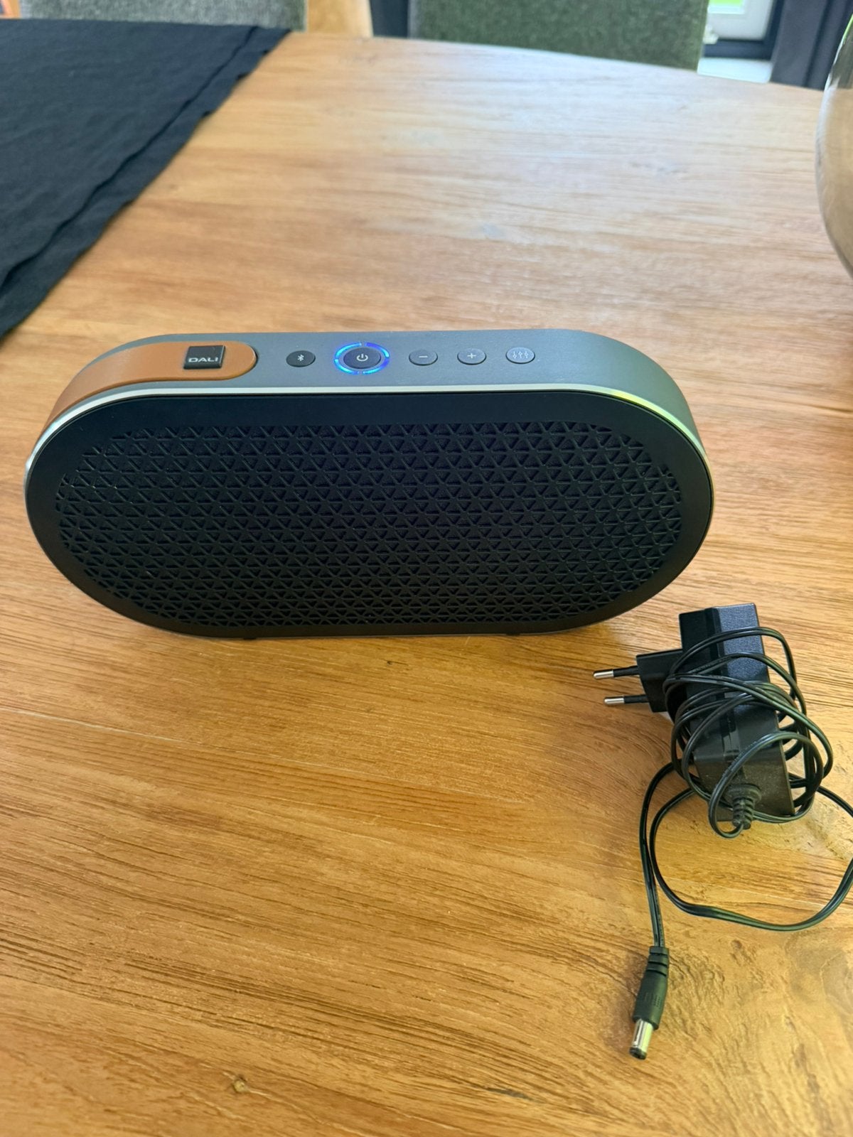 DALI KATCH Bluetooth Speaker - Topkwaliteit Geluid, Zo goed als nieuw, Draagbare speaker, AUX-ingang, Ophalen of Verzenden