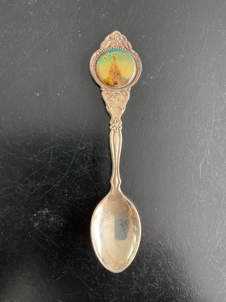 Vintage Disneyland Parijs Souvenir Lepeltje Kasteel, Ophalen of Verzenden, Sneeuwwitje of Doornroosje, Gebruikt, Servies