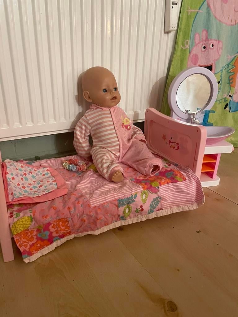 baby born bed met wastafel   en pop, Ophalen of Verzenden
