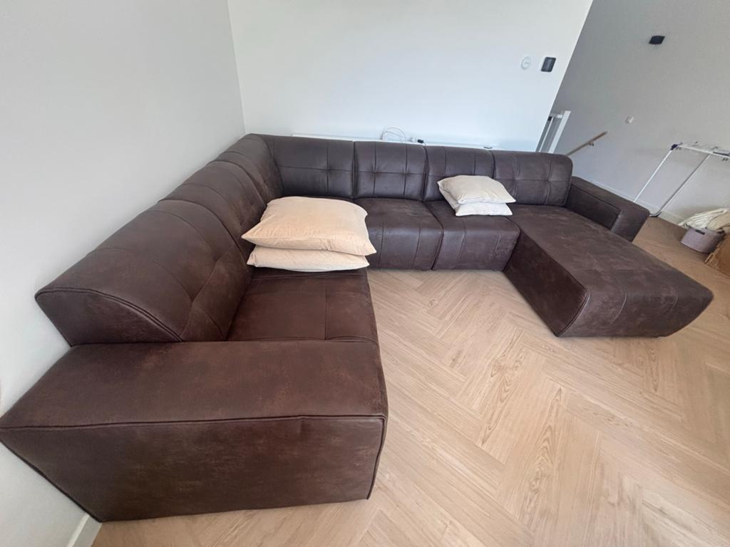 NIEUWE bruine lederen bank met chaise longue, Huis en Inrichting, Banken | Bankstellen, Ophalen, Hoekbank, 300 cm of meer, Leer