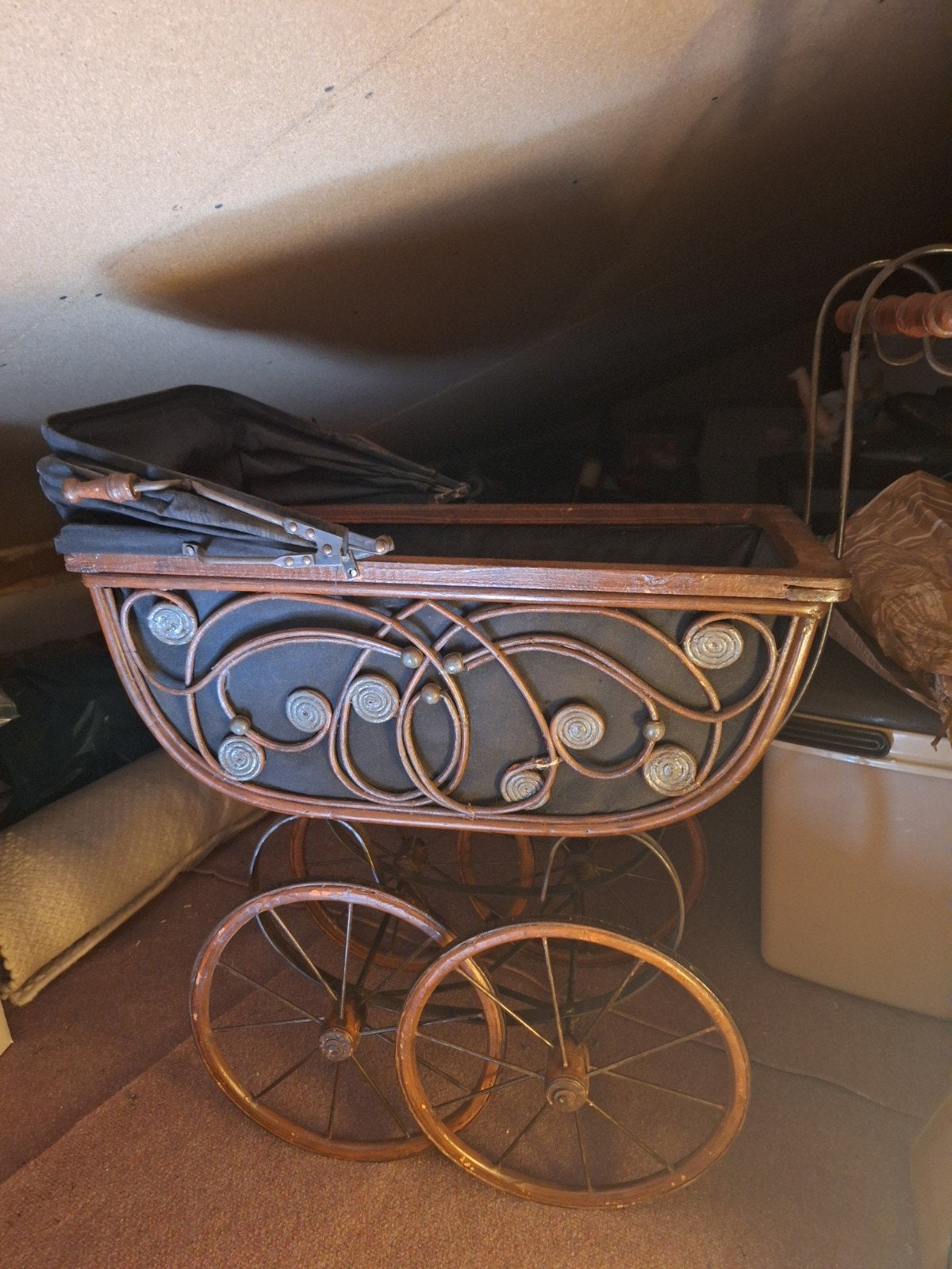 Antieke poppenwagen - Decoratief hout bruin bekleding zwart, Ophalen