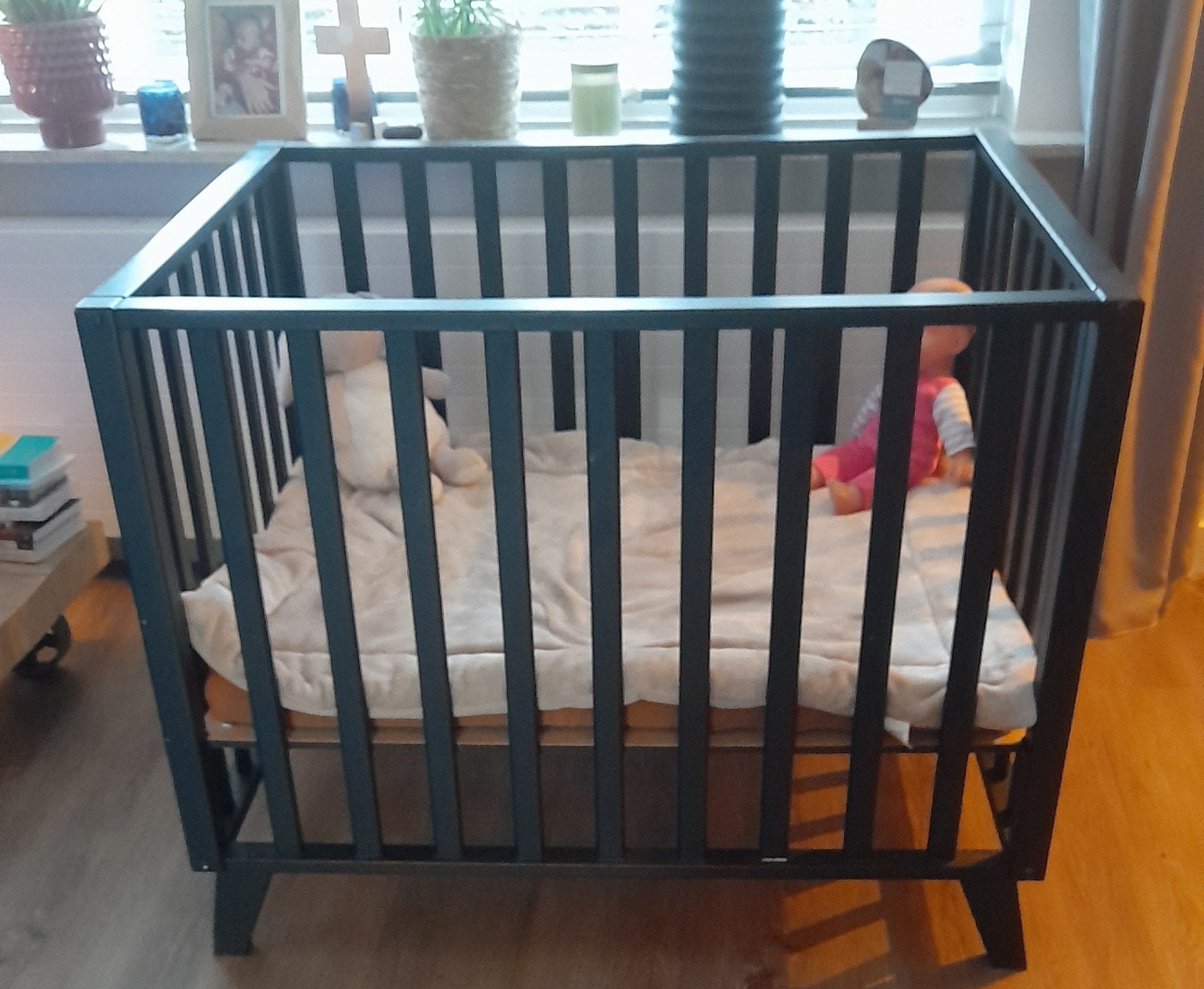 Zwarte box met matras, overtrek en boxkleed, Ophalen, Gebruikt, Rechthoekig, Boxkleed