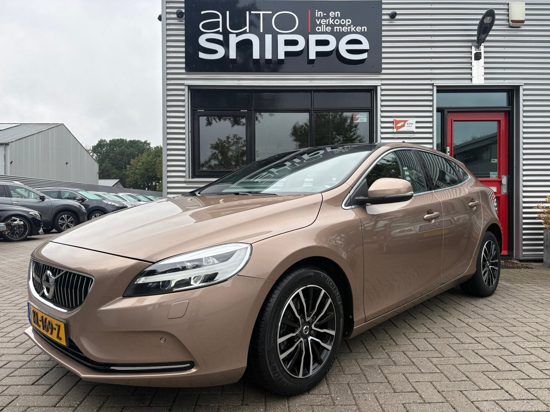 Volvo V40 2.0 T2 Nordic+ INSCRIPTION-PANODAK-DEALERONDERHOUD, Voorwielaandrijving, Dealer onderhouden, Gebruikt, Euro 6