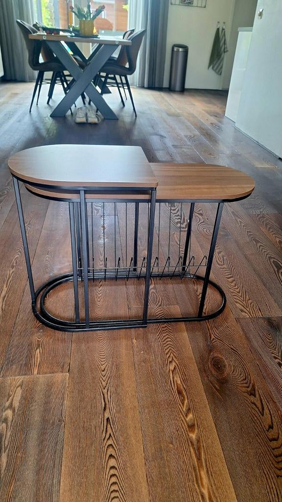 Nieuwe tafel met krantenbak en bijzettafel set, Ophalen, Nieuw, Rond, Minder dan 55 cm