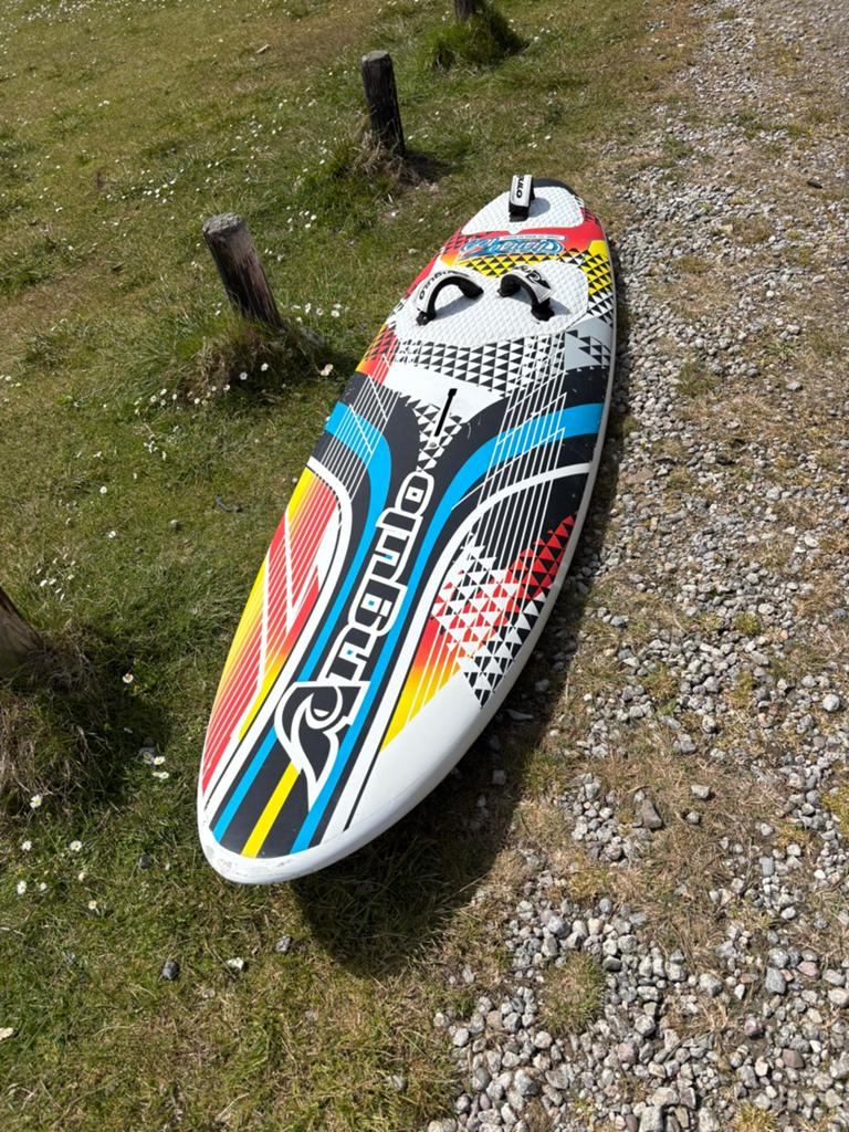 Angulo Chango 109 liter wave windsurfboard incl. vin, Watersport en Boten, Windsurfen, Gebruikt, Minder dan 250 cm, Met vin(nen)