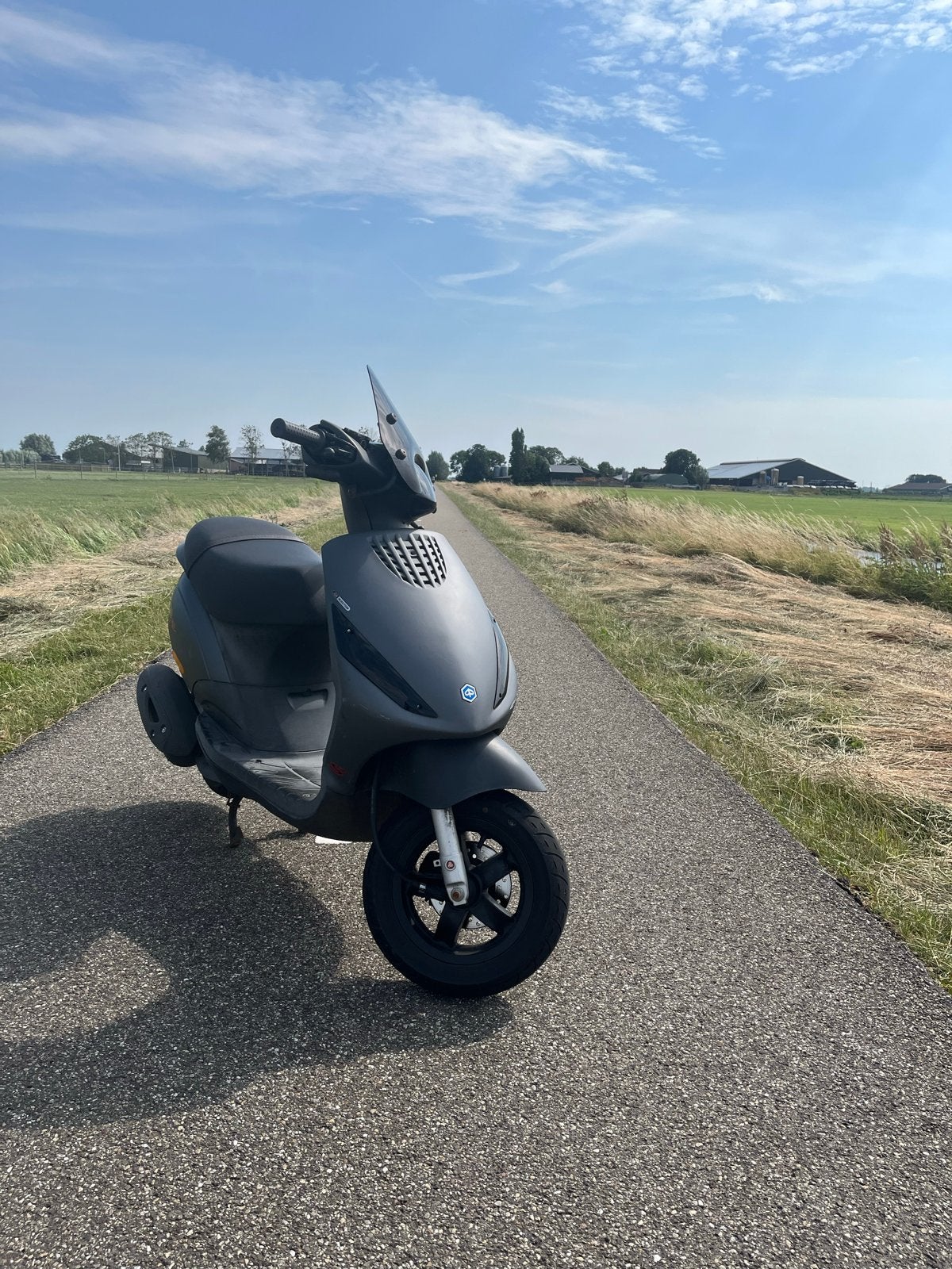 Piaggio Zip 2021 - Goed onderhouden, Fietsen en Brommers, Scooters | Piaggio, Ophalen, Gebruikt, Maximaal 45 km/u, Zip