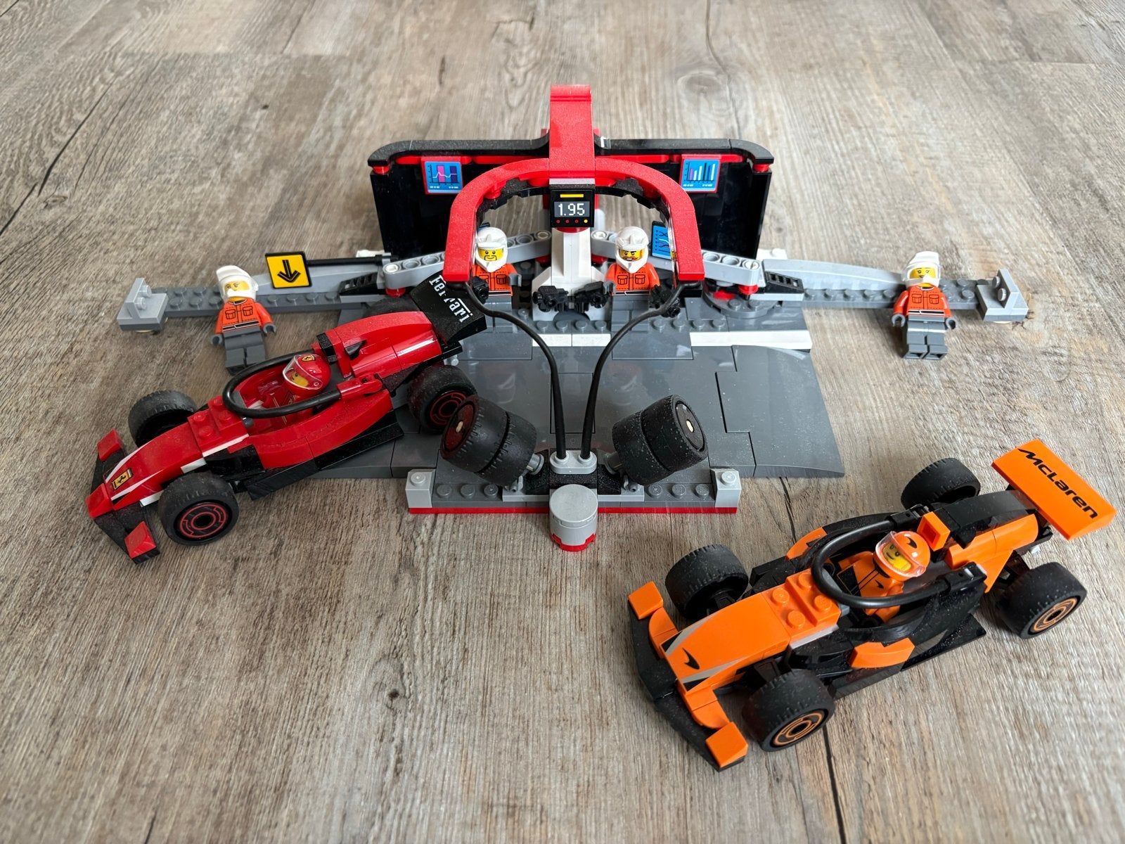 LEGO Formule 1 Auto's met Garage - Ferrari & McLaren, Ophalen of Verzenden, Zo goed als nieuw, Overige merken