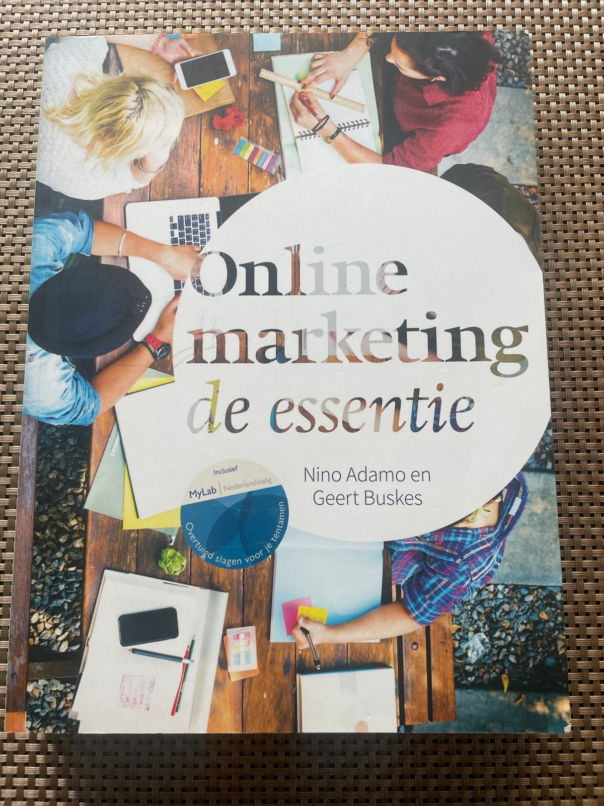 Online Marketing de Essentie - Nino Adamo & Geert Buskes, Ophalen of Verzenden, Zo goed als nieuw, Economie en Marketing