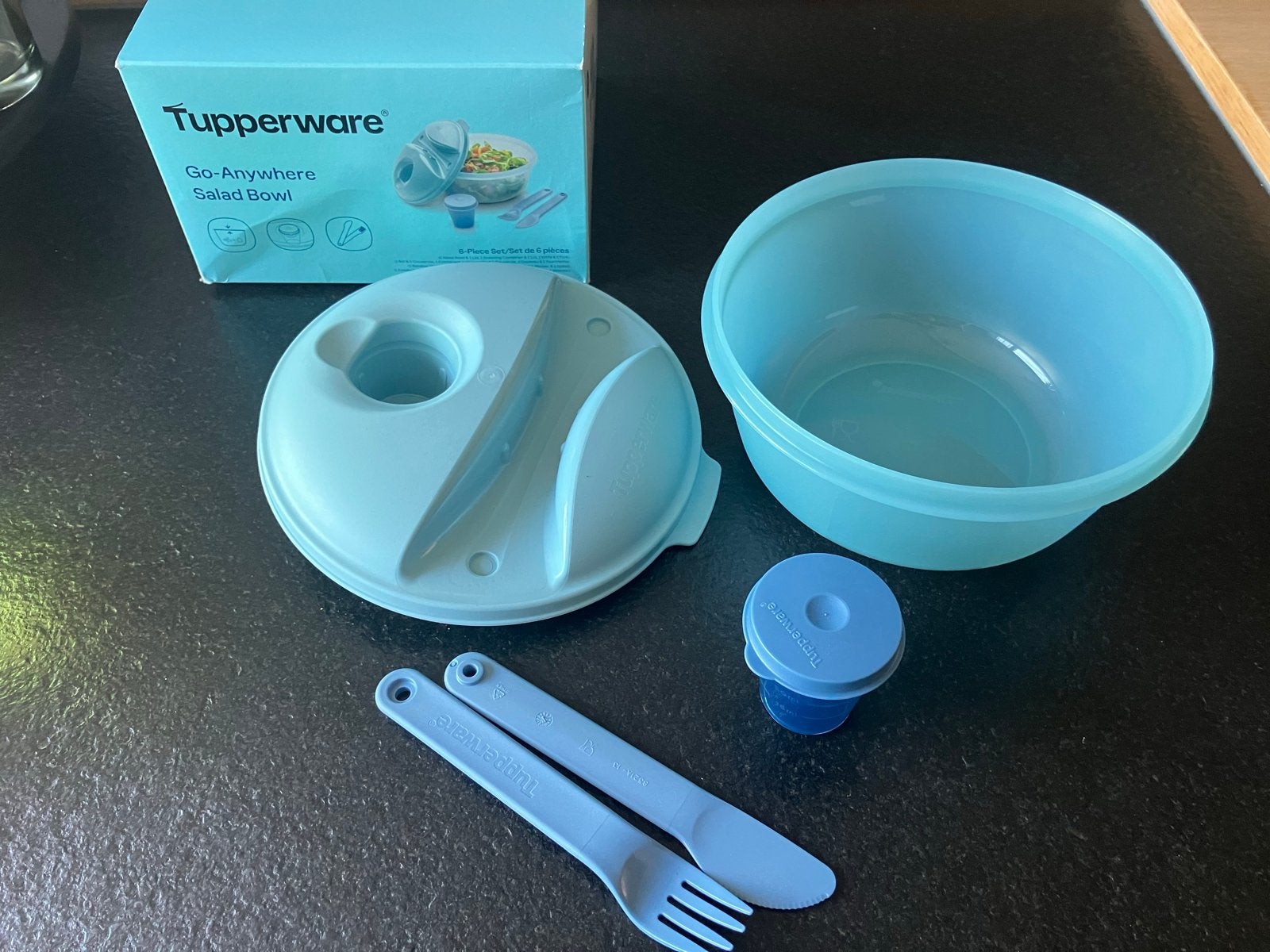 Tupperware Go-Anywhere Salade Kom - Nieuw in doos, Schaal, Blauw, Nieuw, Ophalen of Verzenden