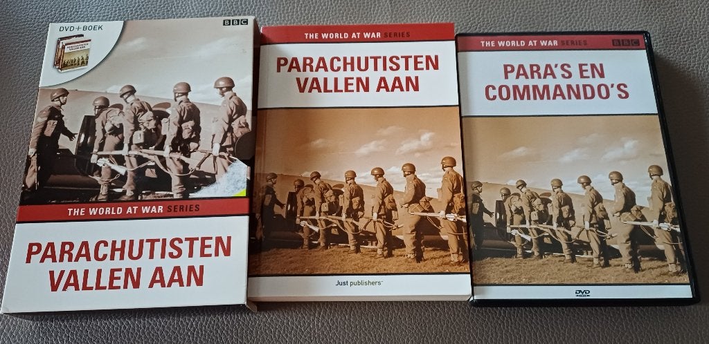 DVD en Boek Parachutisten vallen aan ( Jola ), Engels, Alle leeftijden, Nederlands, Ophalen of Verzenden