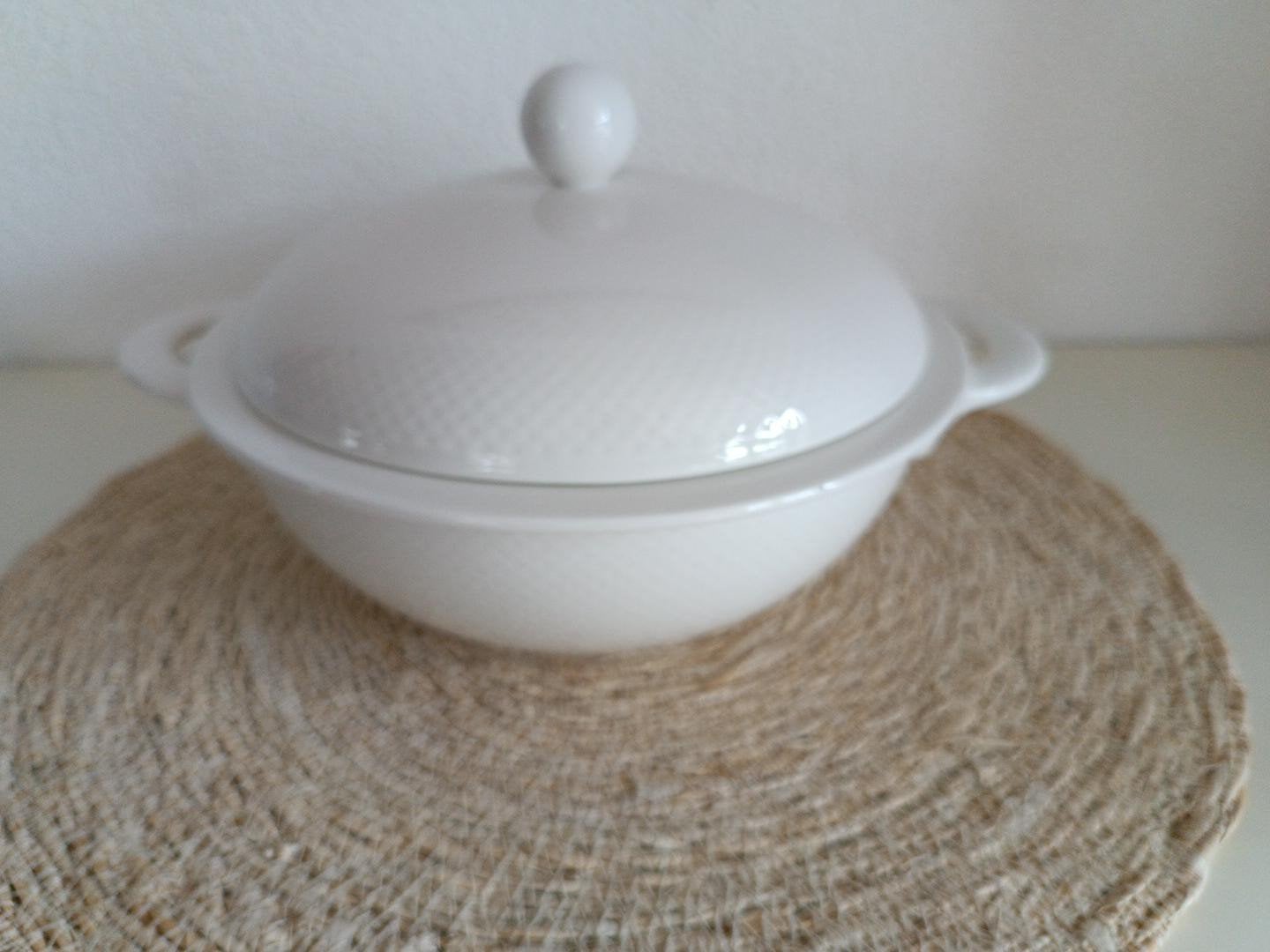Villeroy & Boch Tipo,  soep/groente terrine, nieuwstaat, Ophalen of Verzenden, Zo goed als nieuw, Modern, Porselein