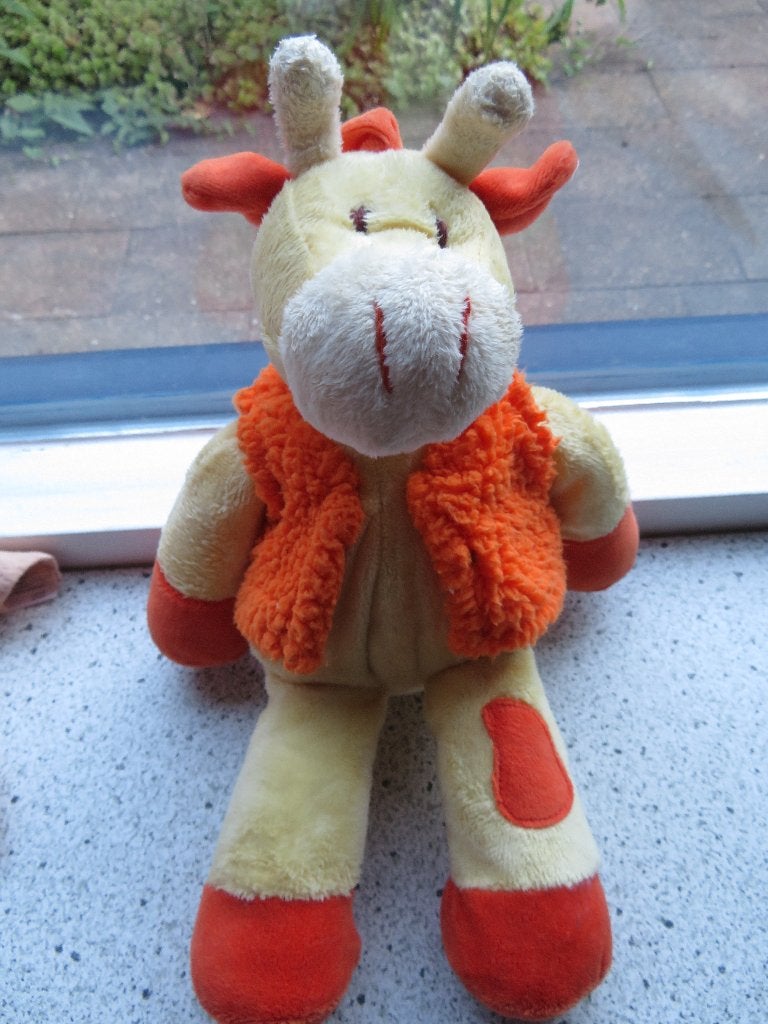 Giraffe licht geel met oranje vest merk Eddy Toys, Oranje, Giraf, Wasbaar, Ophalen of Verzenden
