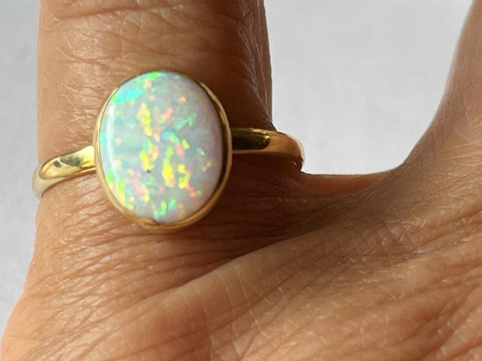 Prachtige Gouden Ring met Opaal - 14 Karaat, Verzenden, Zo goed als nieuw, Met edelsteen, Dame