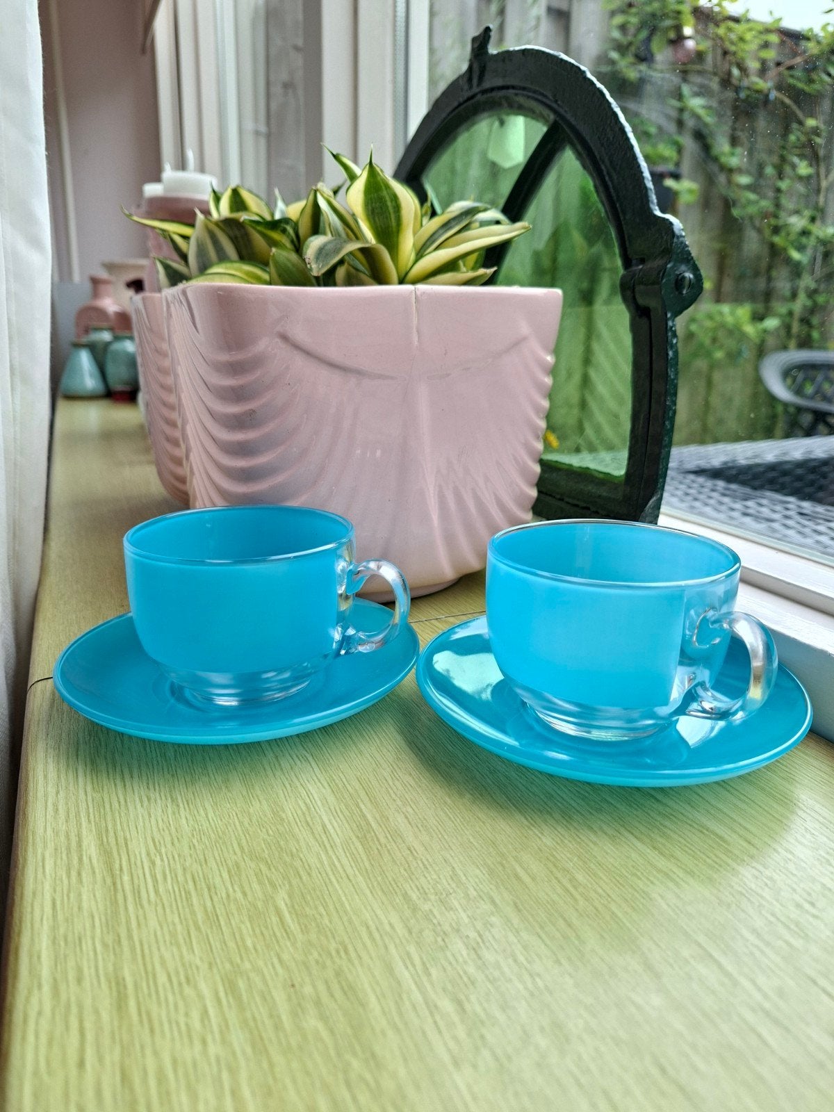 Vintage ARC France turquoise glazen kop en schotels – Retro, Huis en Inrichting, Ophalen of Verzenden, Overige stijlen, Kop(pen) en/of Schotel(s)