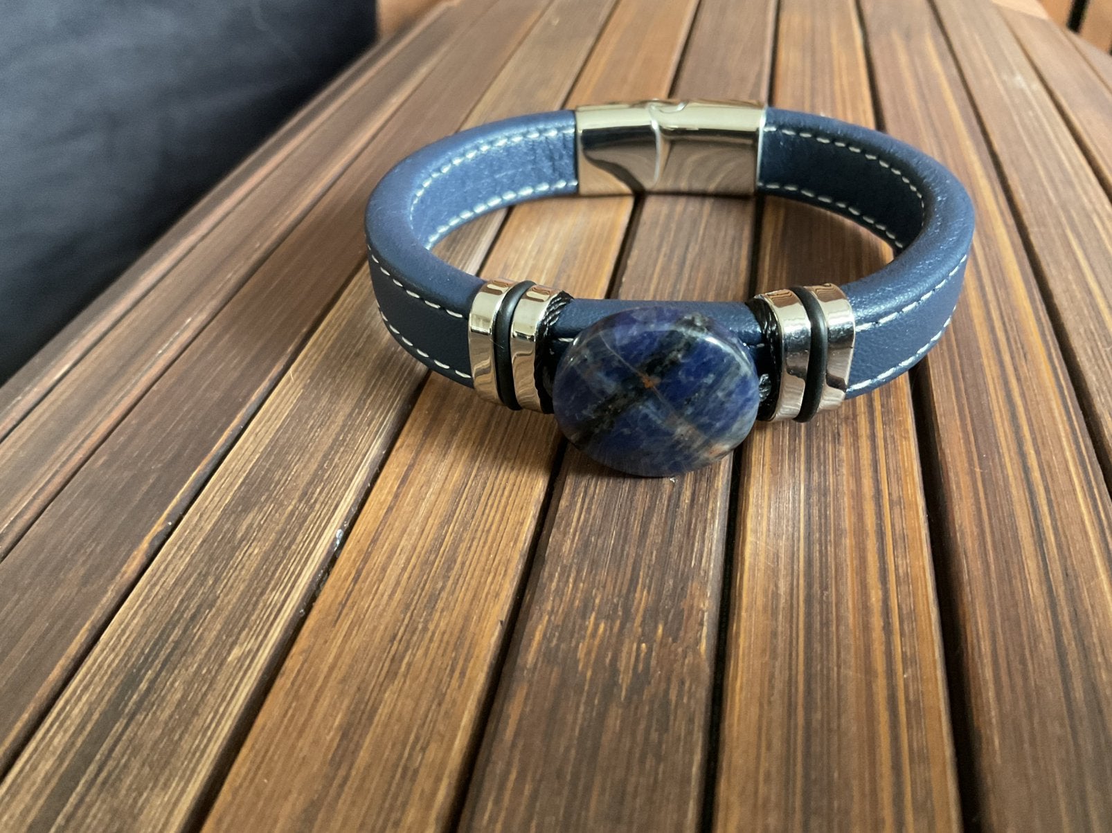 Nieuwe blauw lederen armband met steen(21cm), Ophalen of Verzenden, Nieuw, Blauw, Leer