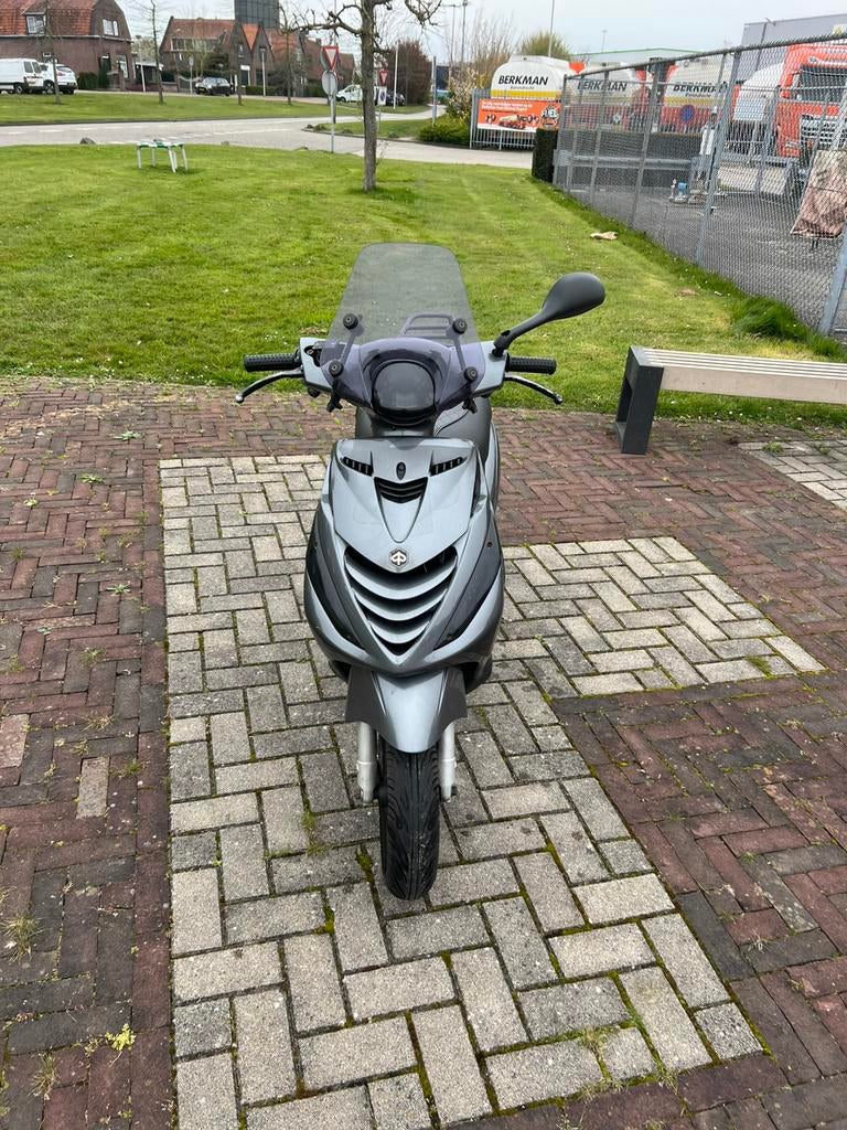 Piaggio zip 50cc 4 takt 2017, Fietsen en Brommers, Scooters | Piaggio, Gebruikt, Zip, Maximaal 45 km/u, Benzine, Ophalen