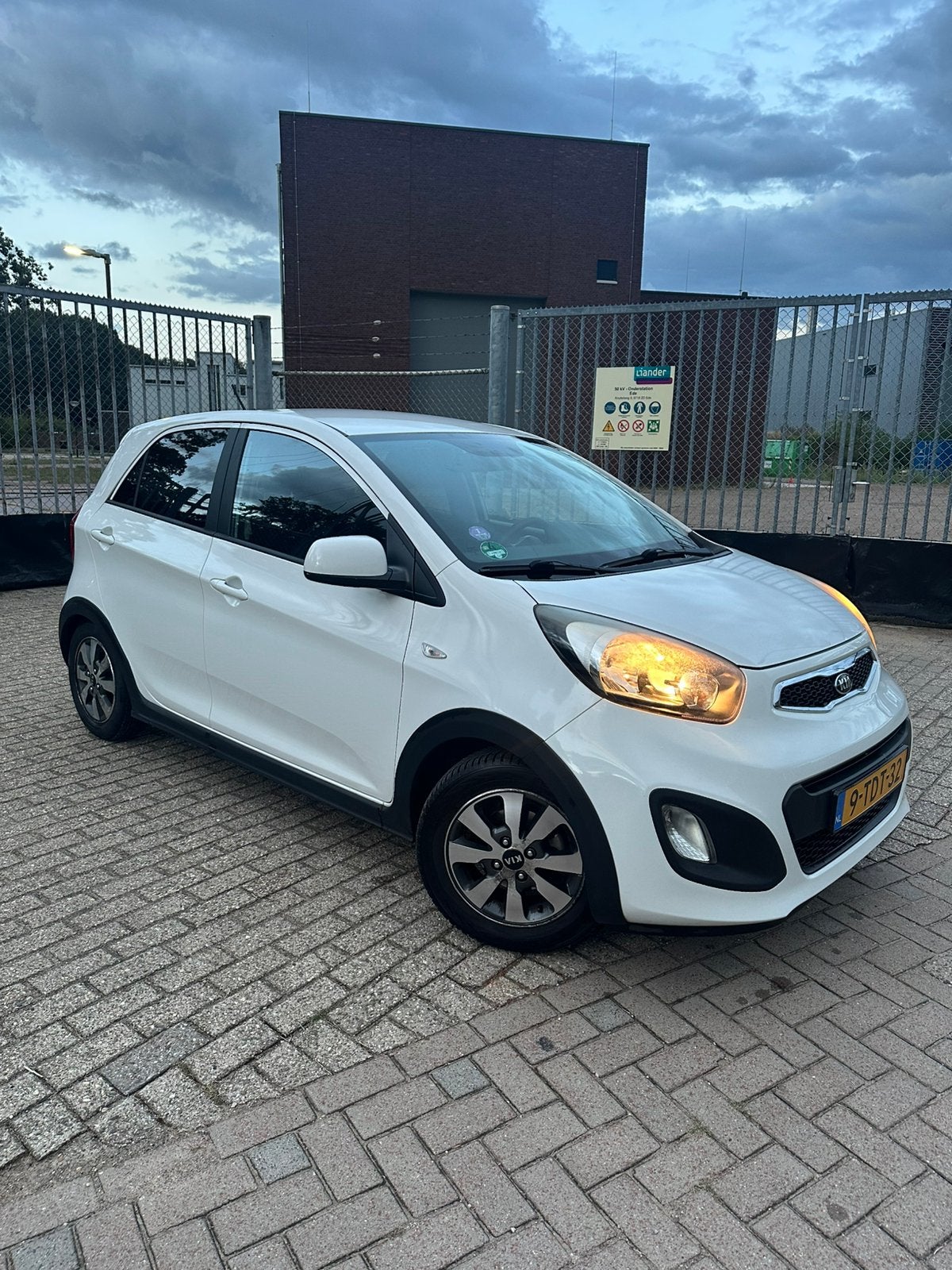 Kia Picanto 1.2 Cvvt 5-DRS 2014 | Trekhaak | R Cross, Voorwielaandrijving, Euro 5, Zwart, 4 cilinders