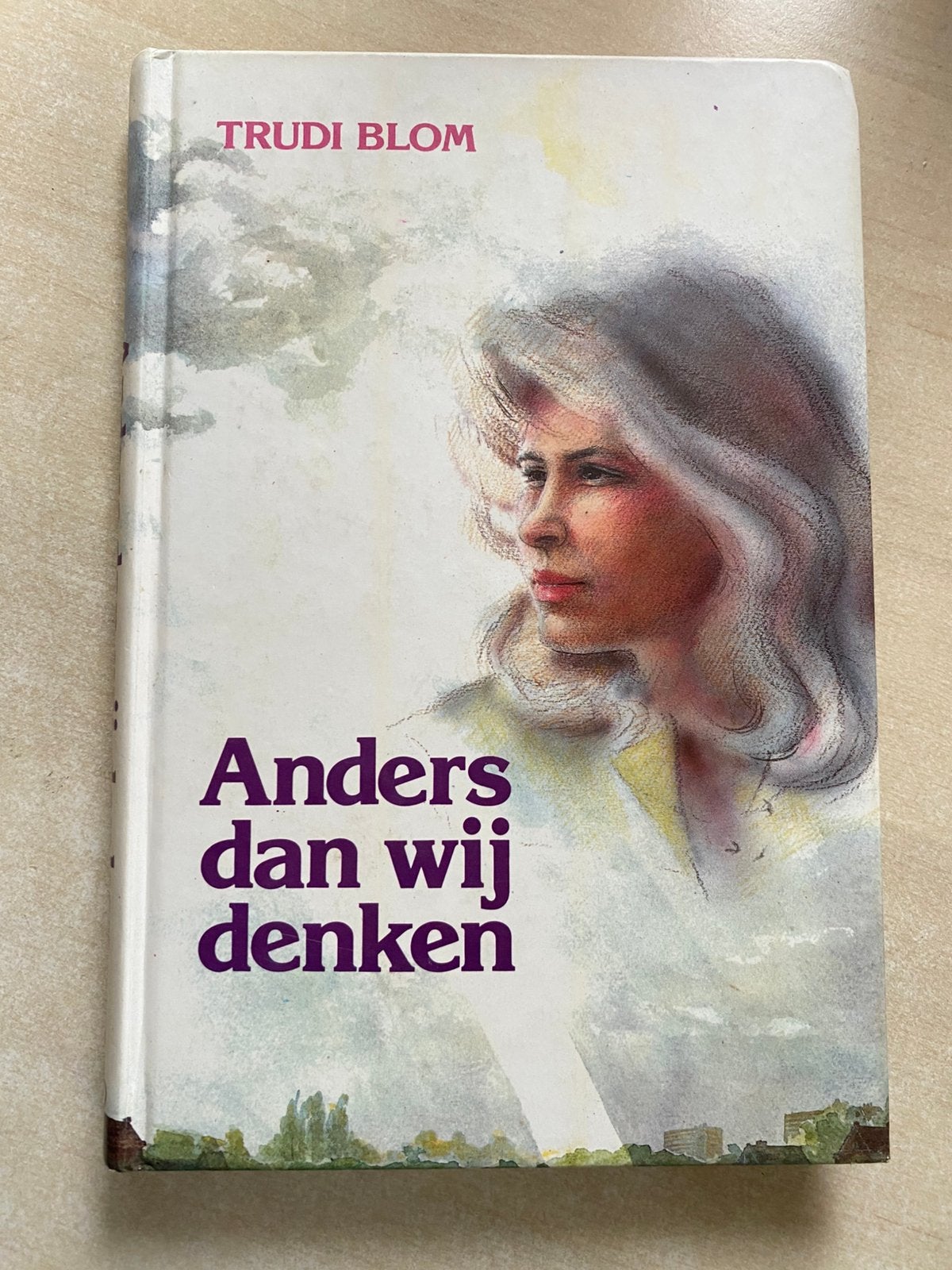 Anders dan wij denken (Trudi Blom), Ophalen of Verzenden, Zo goed als nieuw