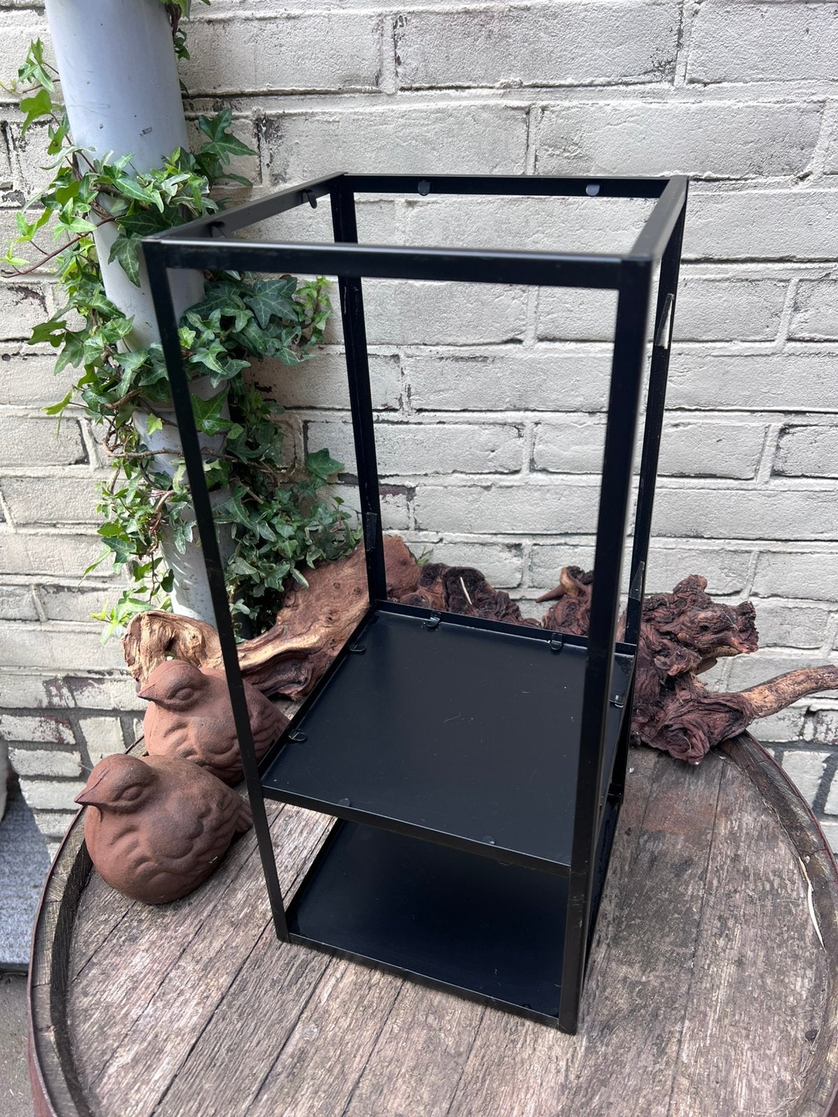Zwart metalen vitrine rekje, Ophalen of Verzenden, Zo goed als nieuw