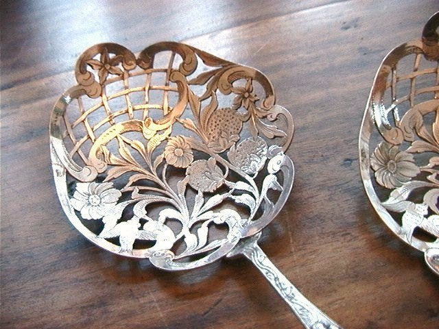 Twee grote zilveren scheppen, set natfruit dienscheppen, Verzenden, Zilver